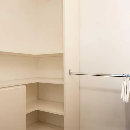 Bilocale Moderno Per 4 Vicino Mm Pasteur Via Venini